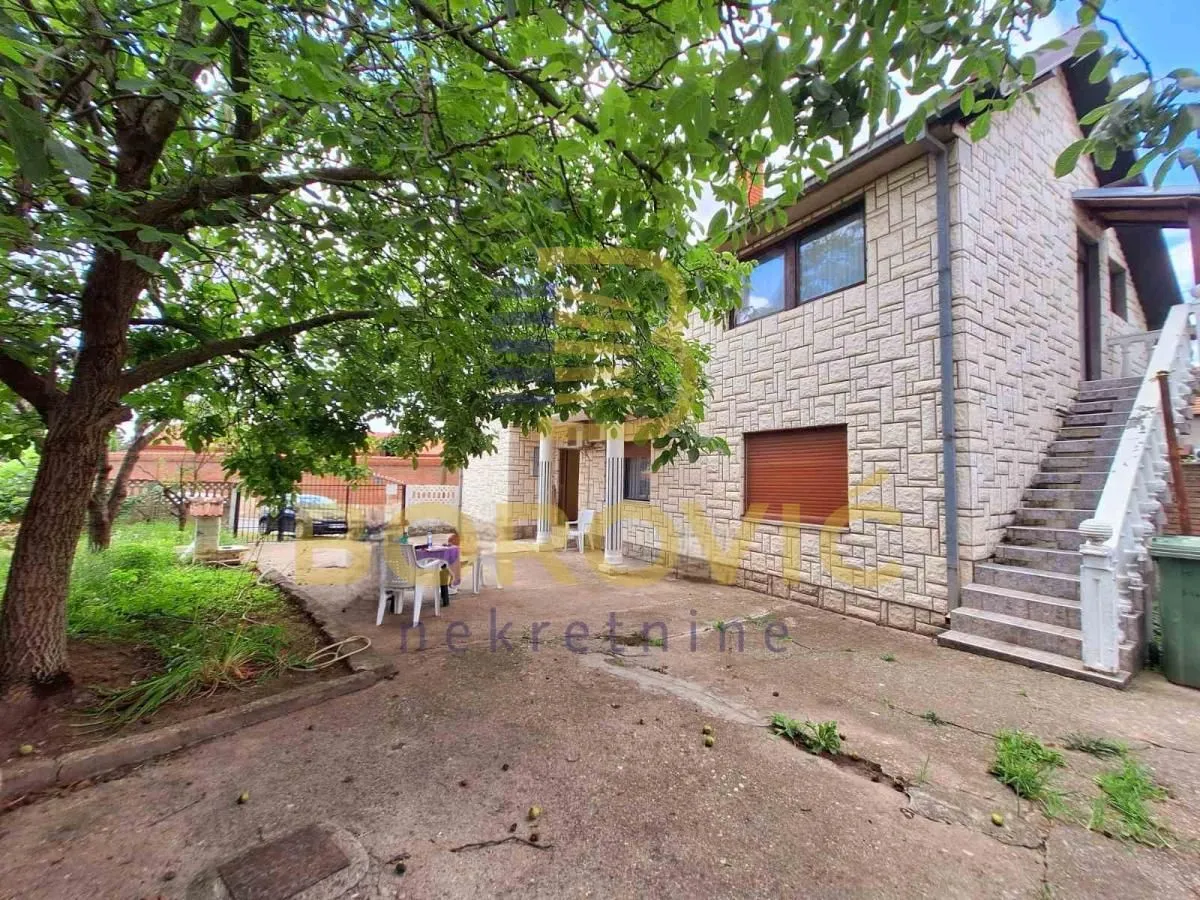 Prodaja, kuća, 202m², Surčin, Beograd