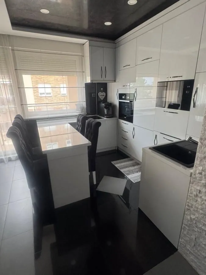 Prodaja, četvorosoban stan, 78m², Podbara, Novi Sad Sve Podlokacije