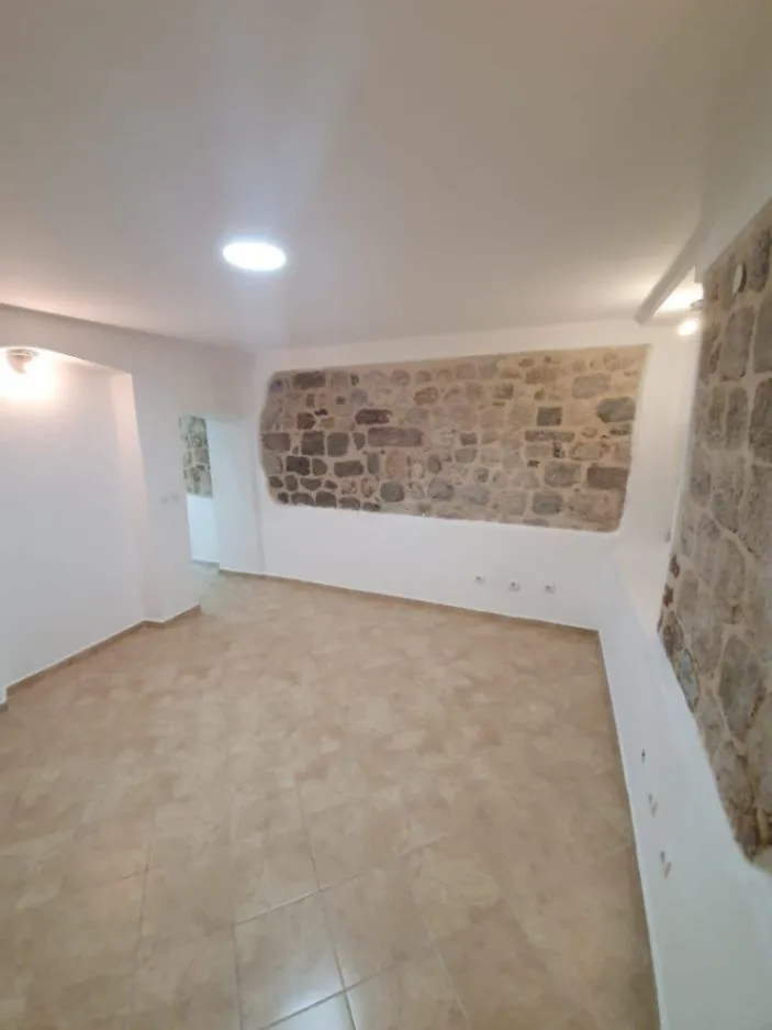 Sale, house, 100m², Centar, Kotor