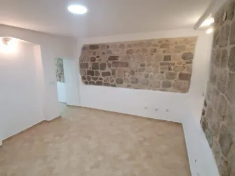 Sale, house, 100m², Centar, Kotor - image 9