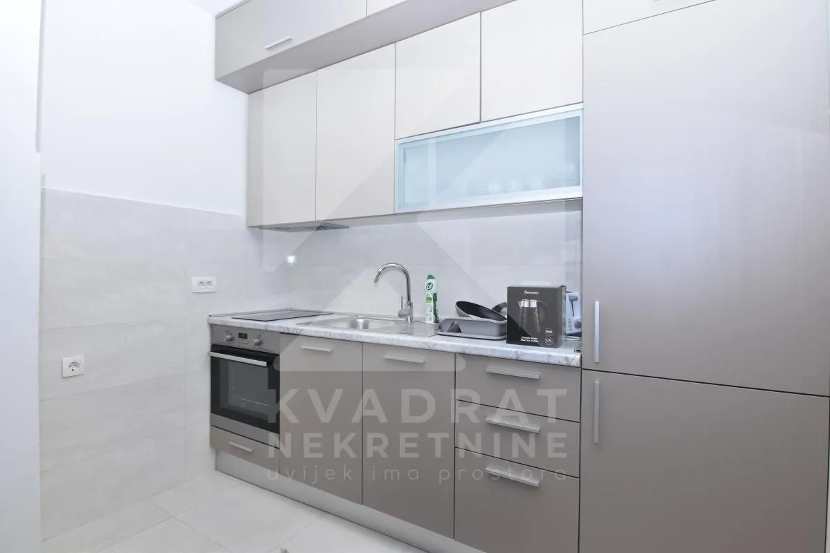 Izdavanje, jednosoban stan, 49m², Central Point, Podgorica