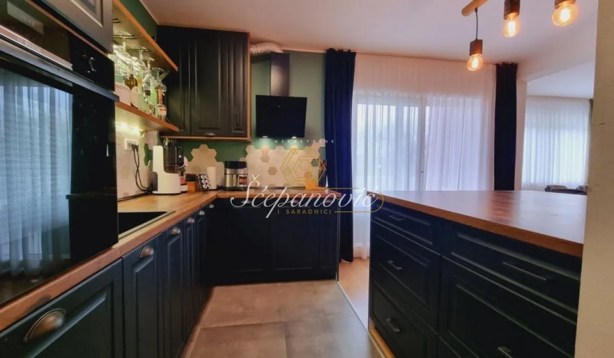 Prodaja, četvorosoban stan, 100m², Adice, Novi Sad Sve Podlokacije
