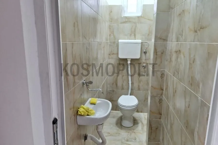Rent, office space, 90m², Resnik, Beograd