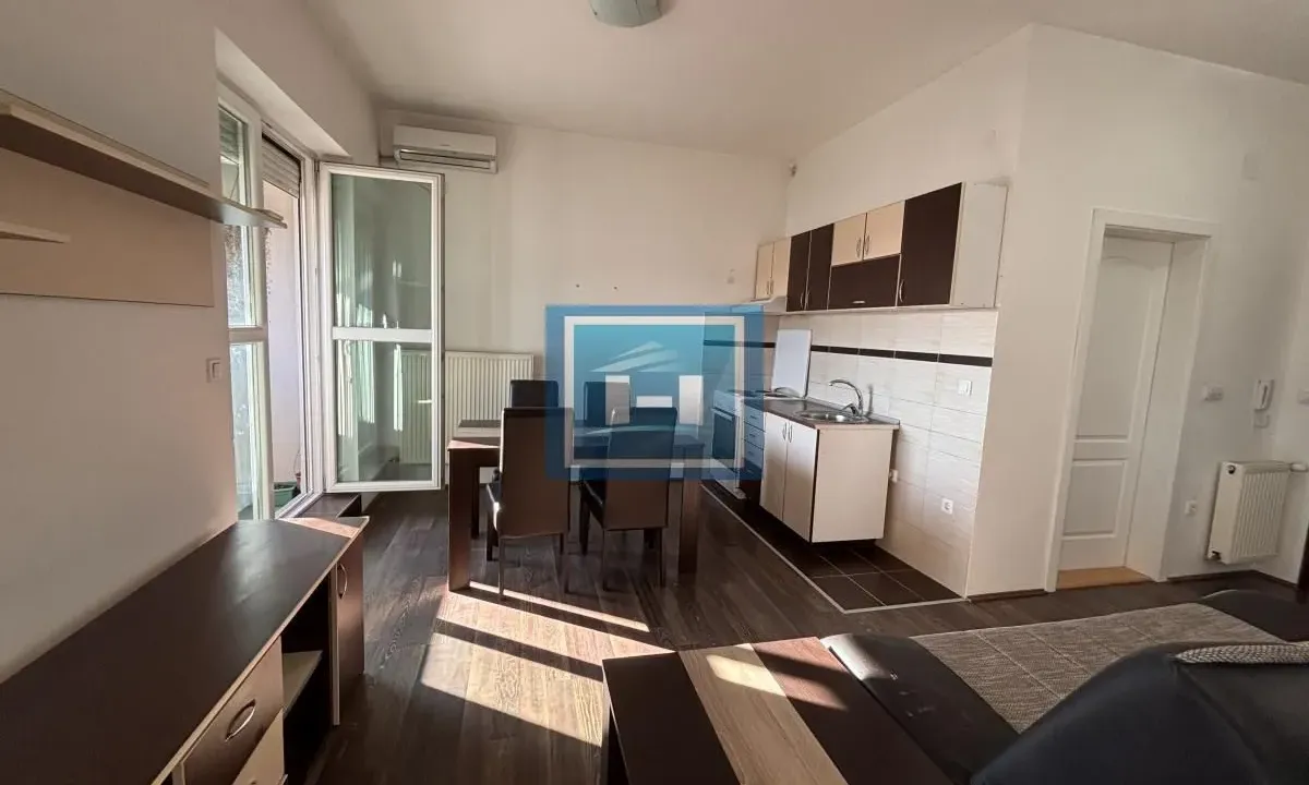 Izdavanje, jednosoban stan, 37m², Jagodina, Srbija