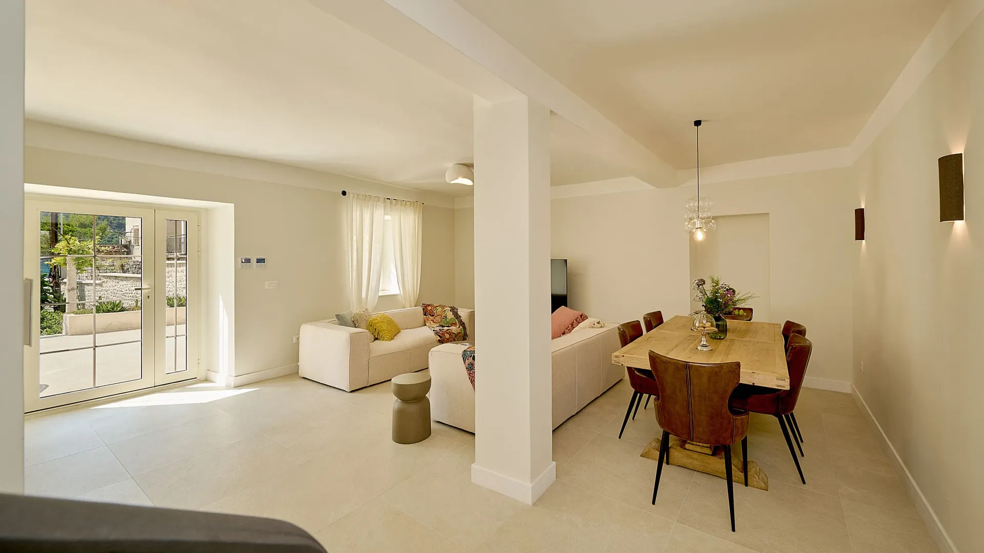 Izdavanje, kuća, 200m², Dobrota, Kotor