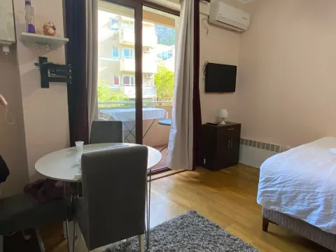Izdavanje, garsonjera, 35m², Budva, Crna Gora - image 8