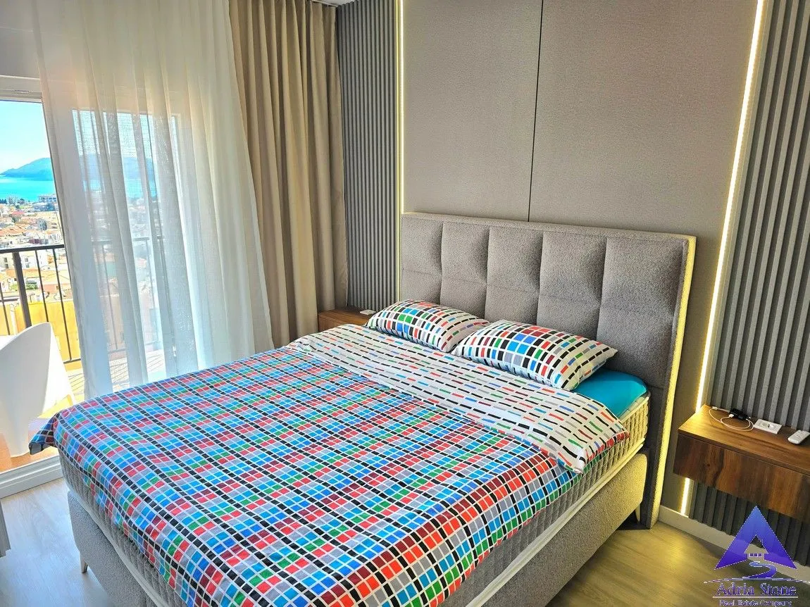 Prodaja, dvosoban stan, 63m², Lazi, Budva