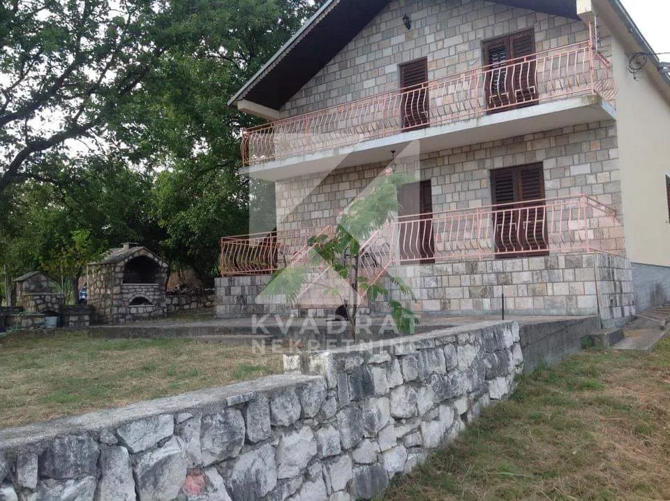 Prodaja, kuća, 112m², Pričelje, Podgorica