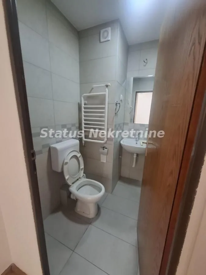 Izdavanje, dvosoban stan, 47m², Centar, Novi Sad