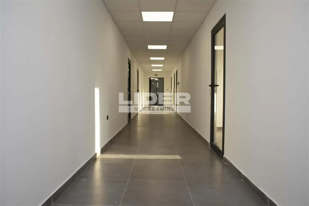 Rent, office space, 1450m², Karaburma, Palilula Sve Podlokacije