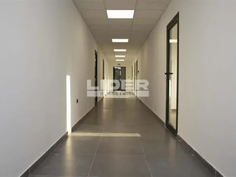 Rent, office space, 1450m², Karaburma, Palilula Sve Podlokacije - image 8