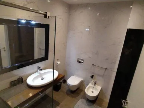 Rent, two bedroom apartment, 122m², Budva, Crna Gora - image 7