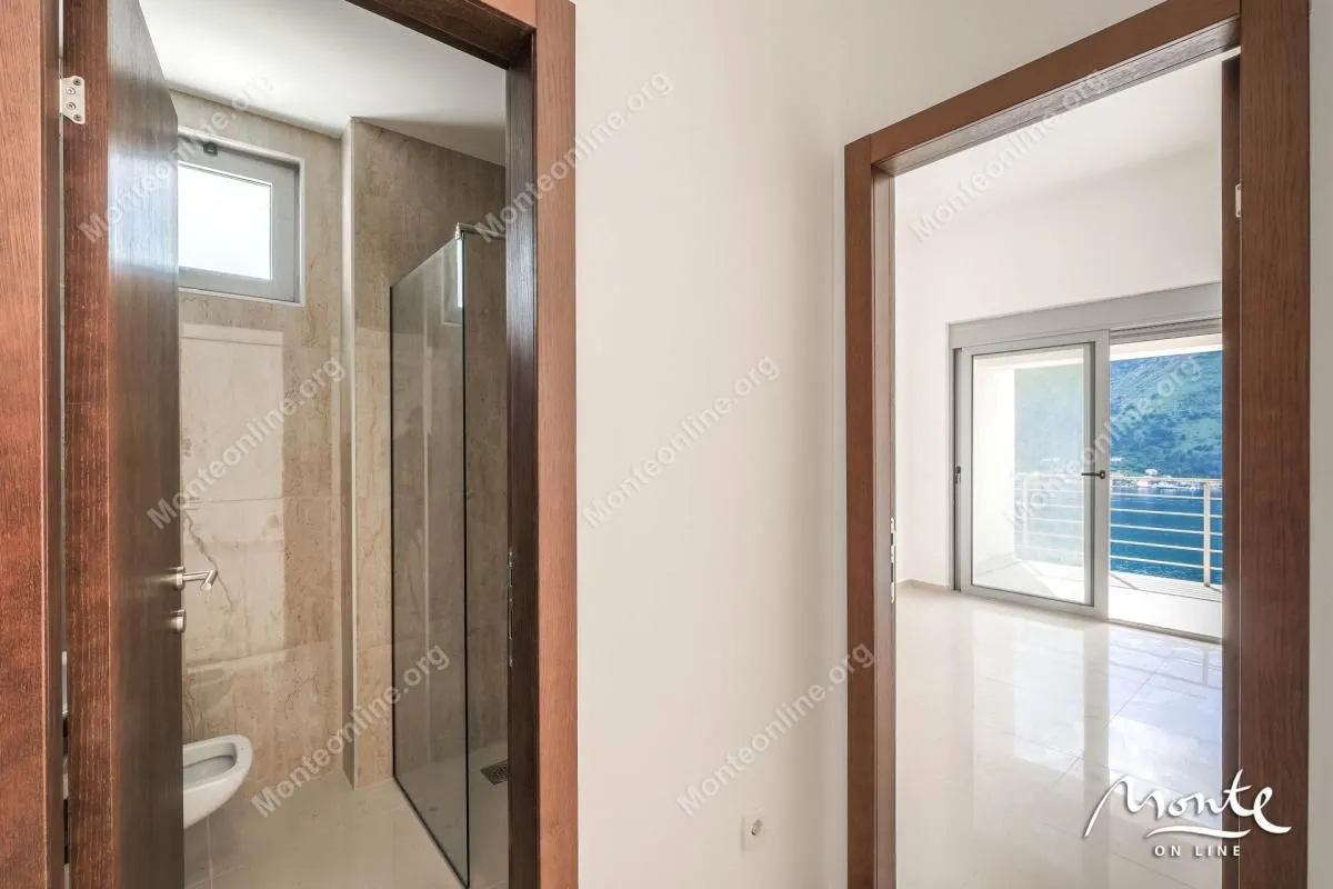 Prodaja, trosoban stan, 103m², Dobrota, Kotor