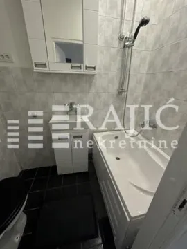 Smaller bathroom with a bathtub, washbasin, and toilet. - image 8