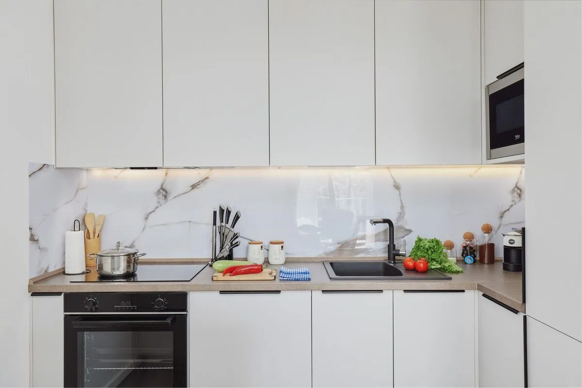 Izdavanje, dvosoban stan, 70m², Tivat, Crna Gora