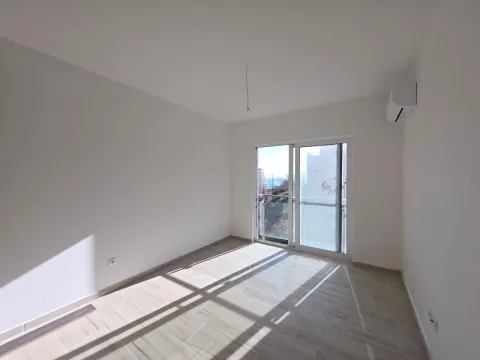 Sale, one bedroom apartment, 37m², Bečići, Budva - image 1