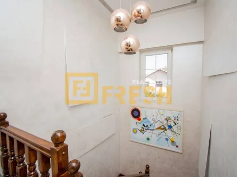 Izdavanje, kuća, 320m², Gornja Gorica, Podgorica - image 14