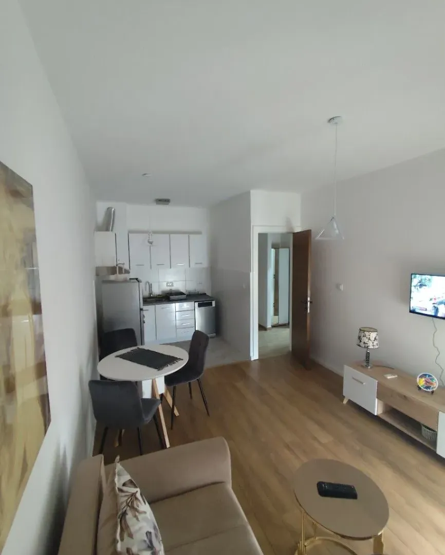Izdavanje, jednosoban stan, 45m², Bijela, Herceg Novi