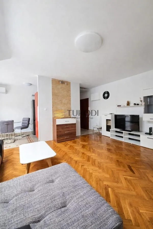 Izdavanje, dvosoban stan, 52m², Stari grad, Novi Sad