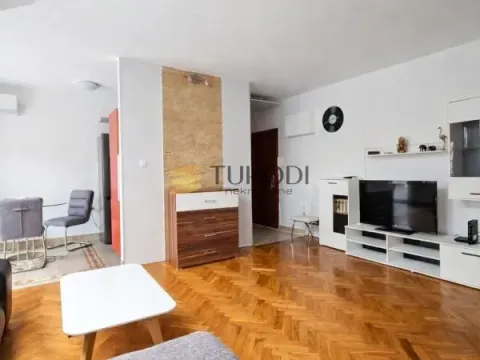 Izdavanje, dvosoban stan, 52m², Stari grad, Novi Sad - image 2