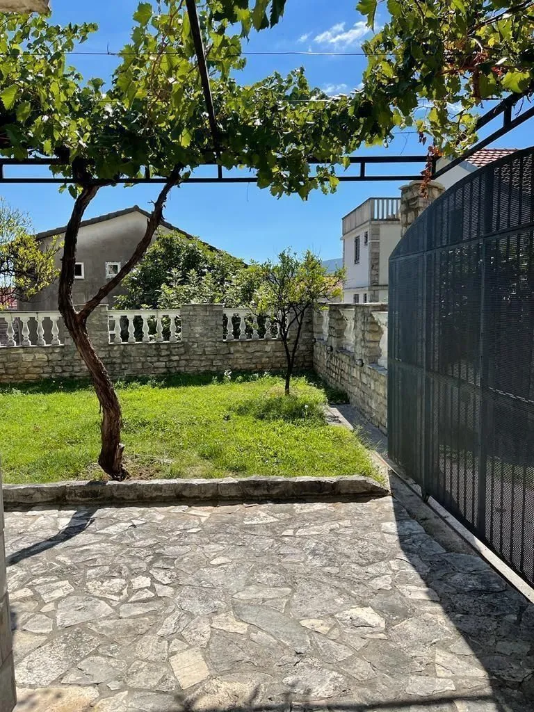 Prodaja, kuća, 350m², Baošići, Herceg Novi