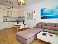 Izdavanje, dvosoban stan, 95m², Gradiošnica, Tivat - image 1