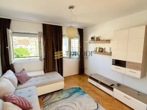 Izdavanje, dvosoban stan, 75m², Palata Pravde, Beograd - image 1