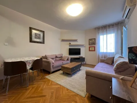 Izdavanje, jednosoban stan, 38m², Blok 6, Podgorica - image 2