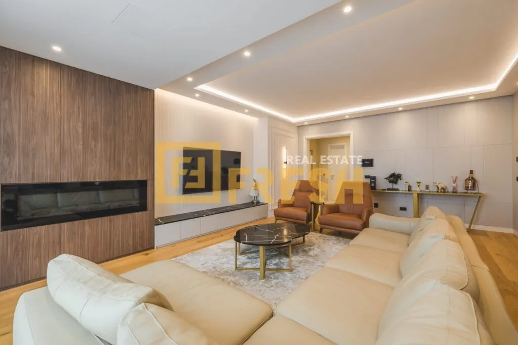 Prodaja, trosoban stan, 149m², Centar, Podgorica
