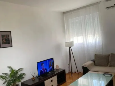 Izdavanje, dvosoban stan, 65m², Preko Morače, Podgorica - image 2