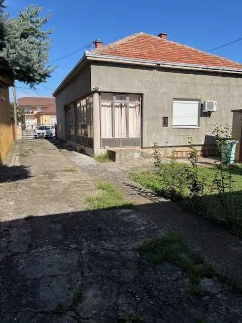 Prodaja, kuća, 103m², Centar, Inđija