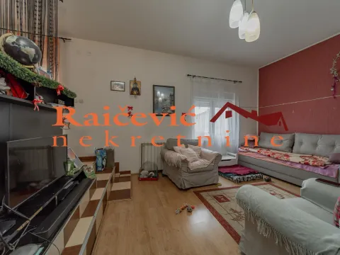 Prodaja, trosoban stan, 115m², Petlovo Brdo, Beograd - image 2