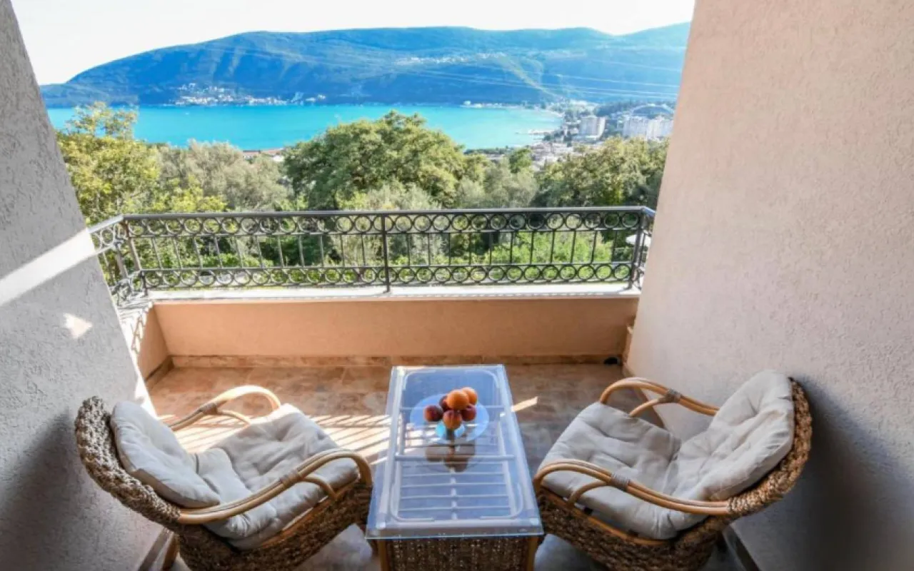 Prodaja, dvosoban stan, 75m², Herceg Novi, Crna Gora