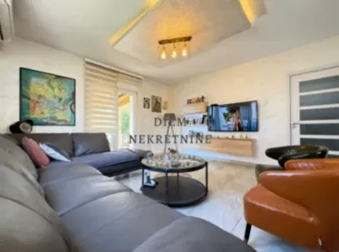 Sale, house, 280m², Strahinjići, Danilovgrad - image 2