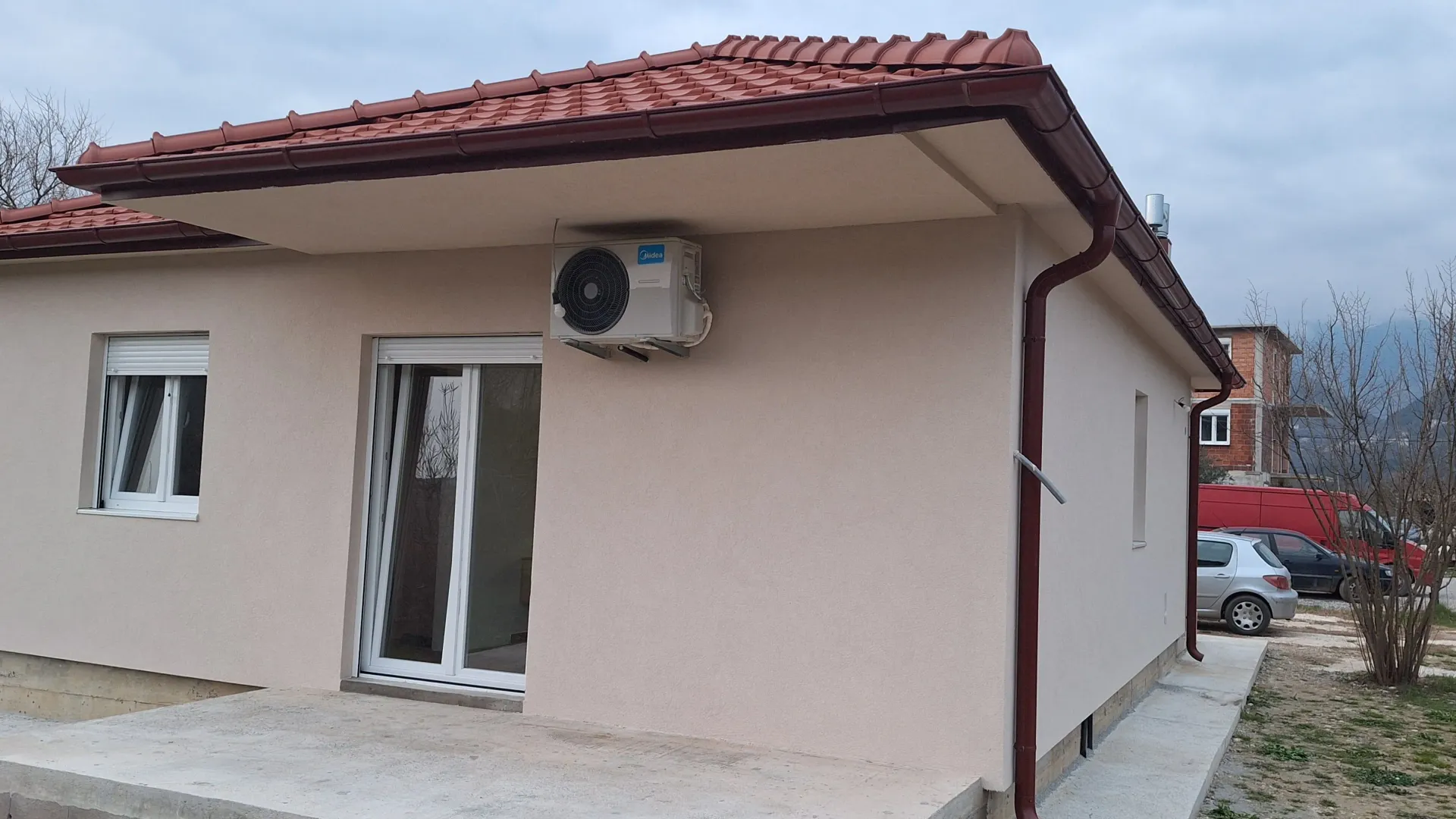 Izdavanje, kuća, 70m², Radanovići, Kotor