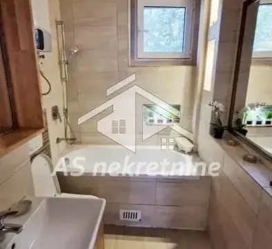 Izdavanje, trosoban stan, 70m², Stari Grad, Beograd - image 10