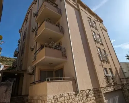 Sale, two bedroom apartment, 70m², Budva, Crna Gora - image 1