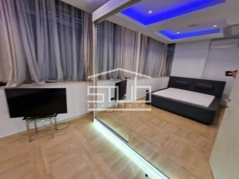 Rent, four bedroom apartment, 148m², Savski Venac, Beograd - image 9