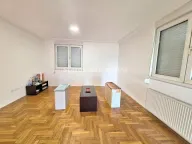 Izdavanje, trosoban stan, 65m², Centar, Novi Sad - image 13