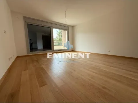 Izdavanje, četvorosoban stan, 105m², Autokomanda, Voždovac Sve Podlokacije