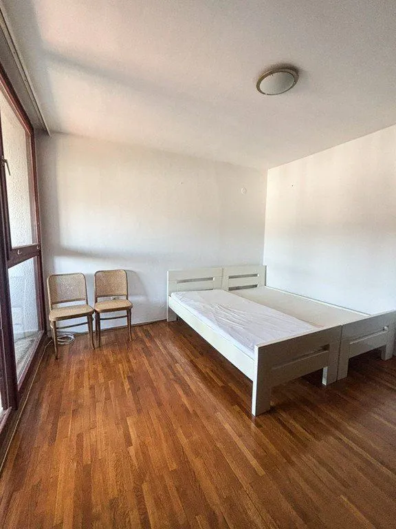 Izdavanje, trosoban stan, 95m², Blok 5, Podgorica