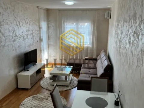 Prodaja, jednosoban stan, 43m², Stari Aerodrom, Podgorica - image 7