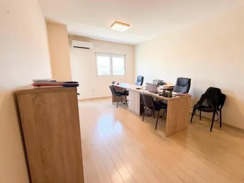 Prodaja, dvosoban stan, 68m², City Kvart, Podgorica - image 13