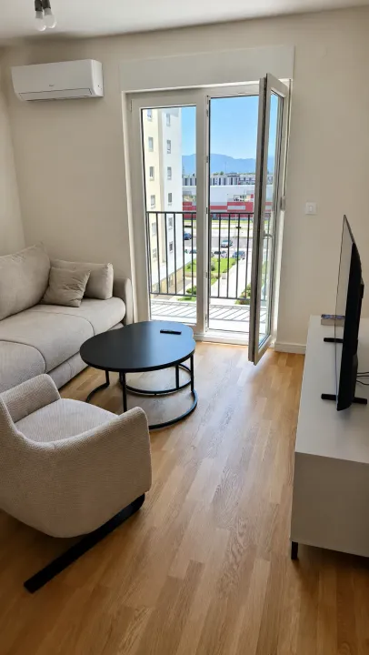 Rent, one bedroom apartment, 40m², Pobrežje, Podgorica