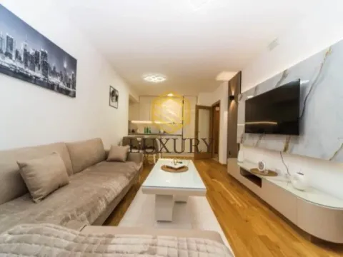 Izdavanje, jednosoban stan, 45m², City Kvart, Podgorica - image 1