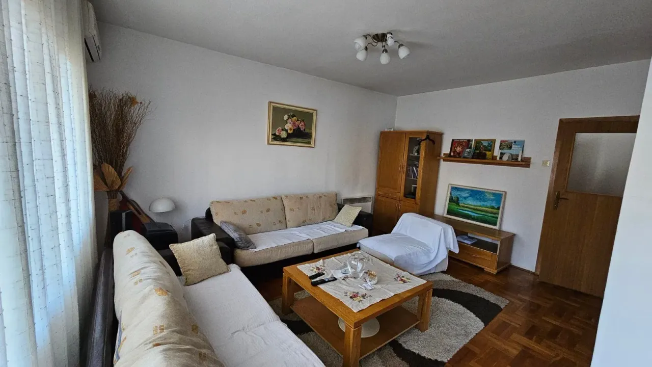 Izdavanje, dvosoban stan, 71m², Stari Aerodrom, Podgorica