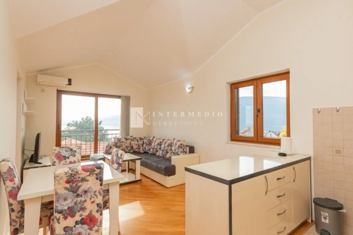 Izdavanje, jednosoban stan, 48m², Baošići, Herceg Novi