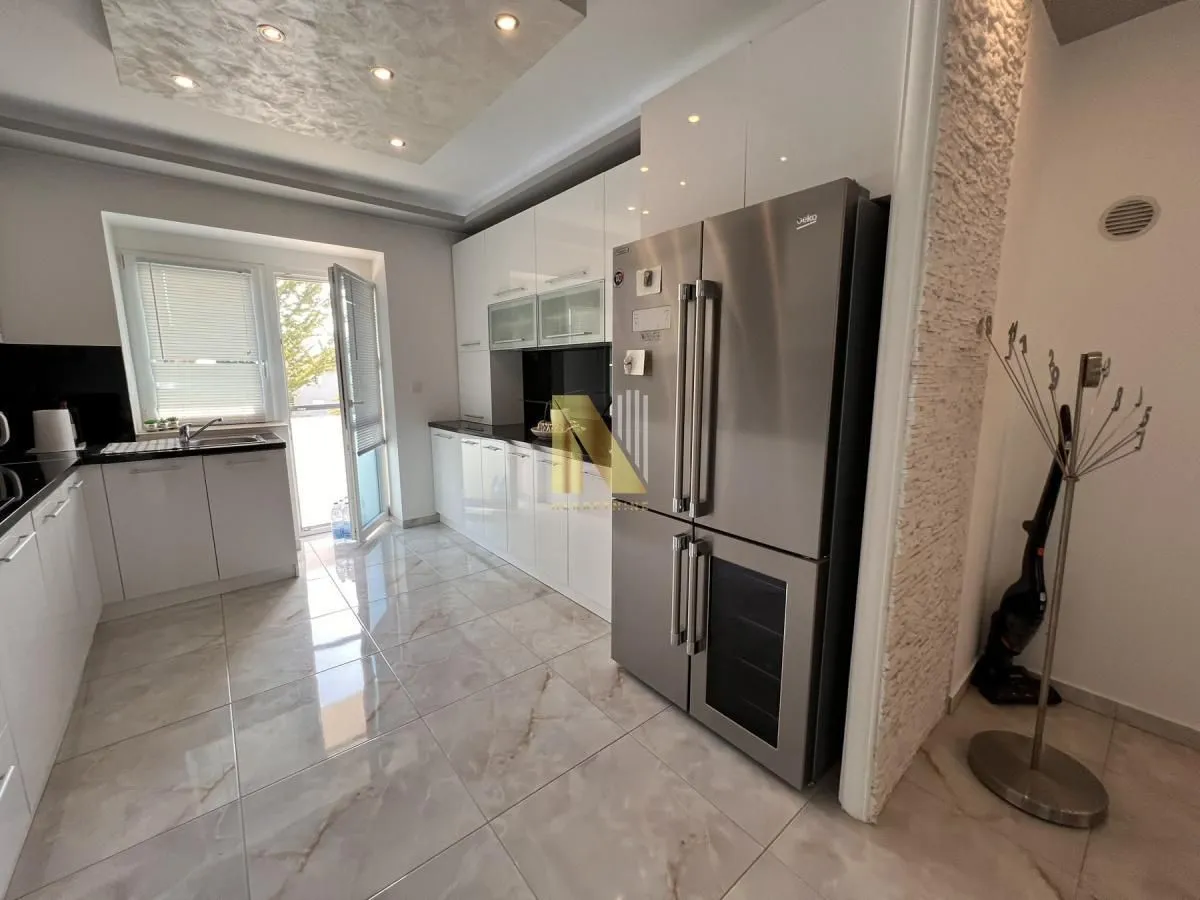 Izdavanje, kuća, 200m², Tatarsko brdo, Petrovaradin
