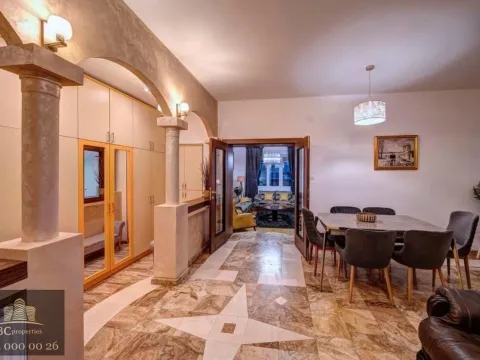 Izdavanje, dvosoban stan, 95m2, Dorćol, Beograd Izdavanje, dvosoban stan, 95m2, Dorćol, Beograd