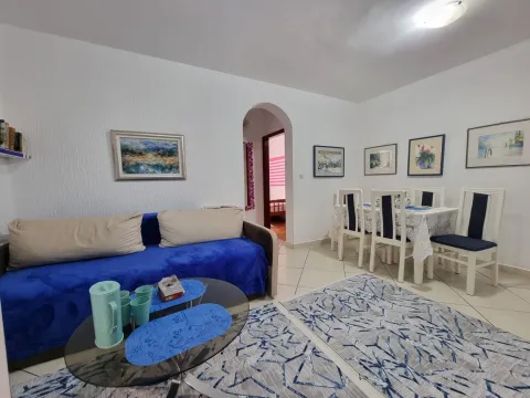 Rent, two bedroom apartment, 52m², Budva, Crna Gora - image 11
